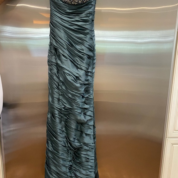 Paloma designer formal forest green dress - Picture 2 of 2